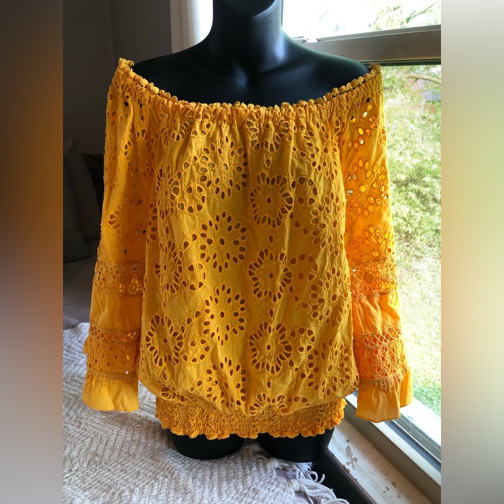 Tyler Boe Blouse - no size listed but fits like a L